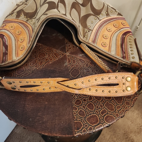 Final Price Coach hobo purse - Picture 3 of 7